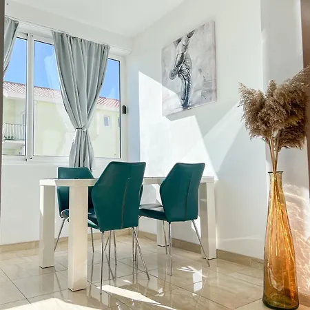 アパート Apartment Holiday Makarska *