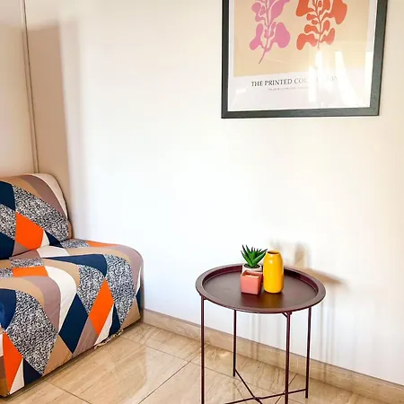 Apartment Holiday Makarska * מאקרסקה
