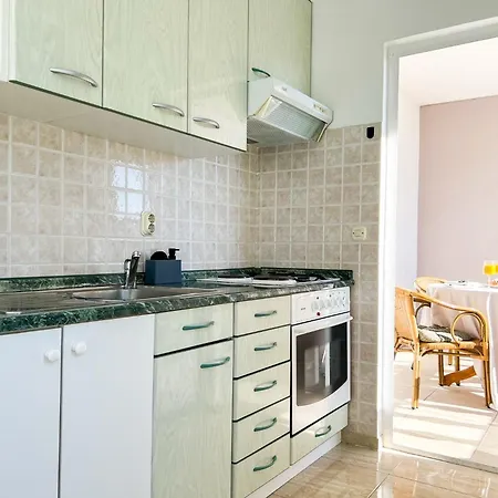 Apartment Holiday Makarska מאקרסקה