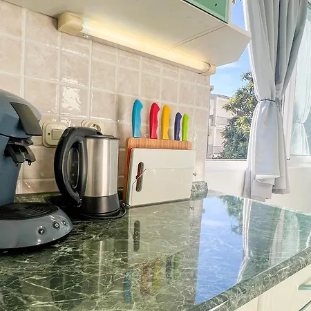 Apartment Holiday Makarska דירה *
