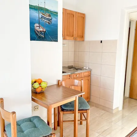 Apartment Holiday Makarska アパート