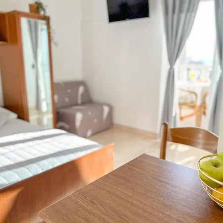 Apartment Holiday Makarska *