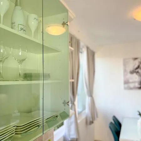 アパート Apartment Holiday Makarska