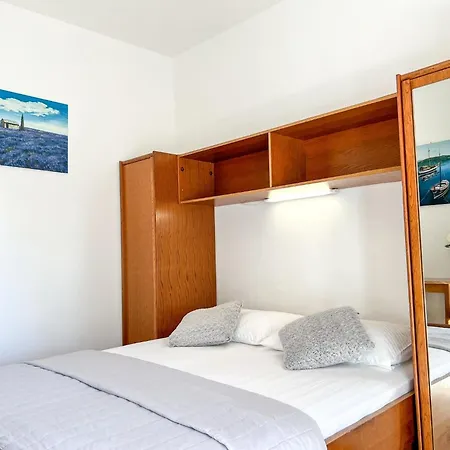 Apartment Holiday Makarska דירה מאקרסקה